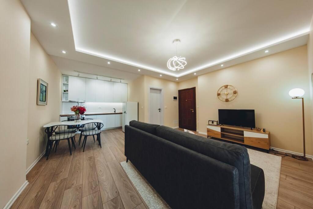 Luxury Apartment at Myslym Shyri - B&B