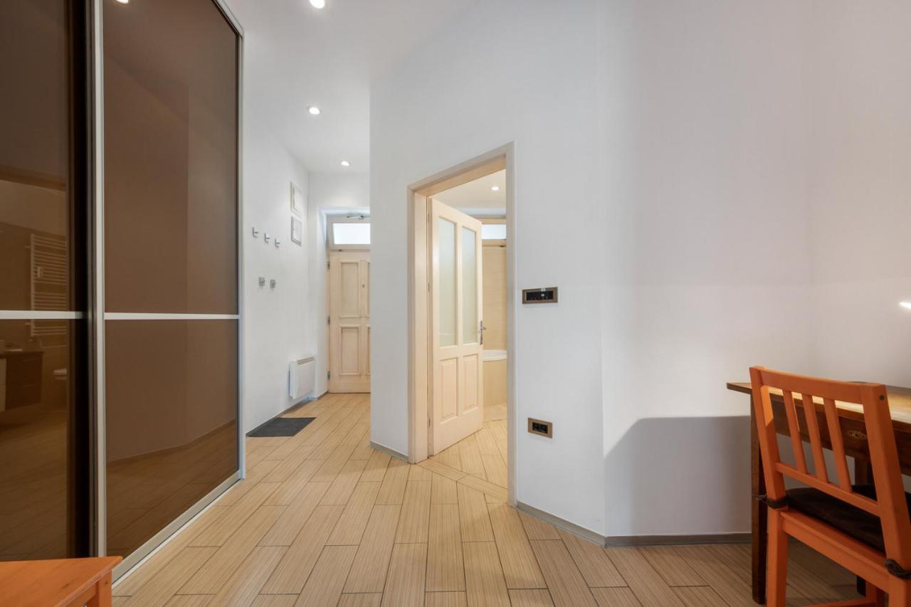 ROG Apartment with Balcony - B&B Lubiana