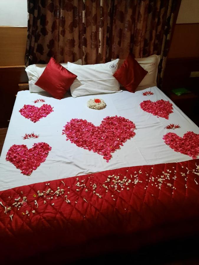 Deluxe Double Room (2 Adults + 1 Child)