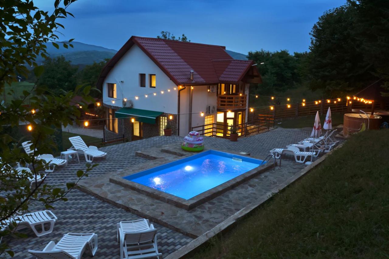 Casa Nikolia - Chambres d'hôtes Măgura