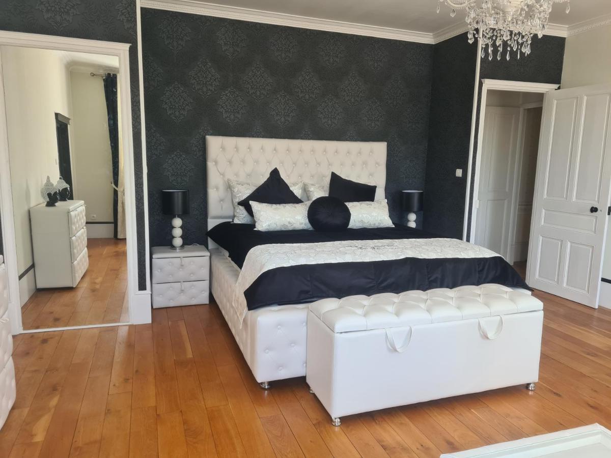 Chambre Lit King-Size - Vue sur Piscine 