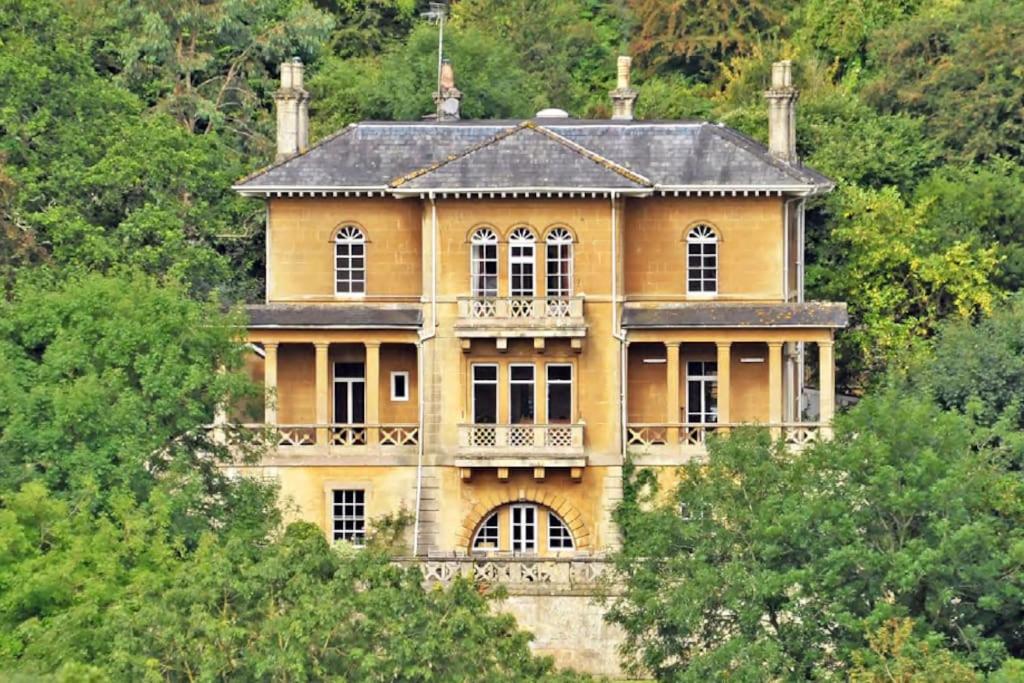 Fantastic historic Georgian villa, + tennis court. - B&B
