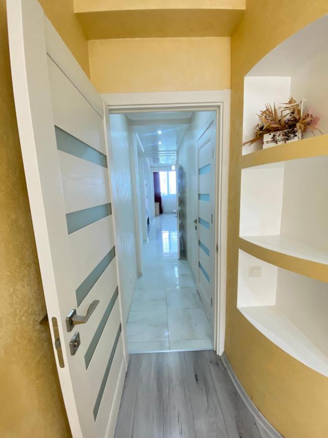 RentNow Family Large Apartament near Airport - Bed and Breakfast