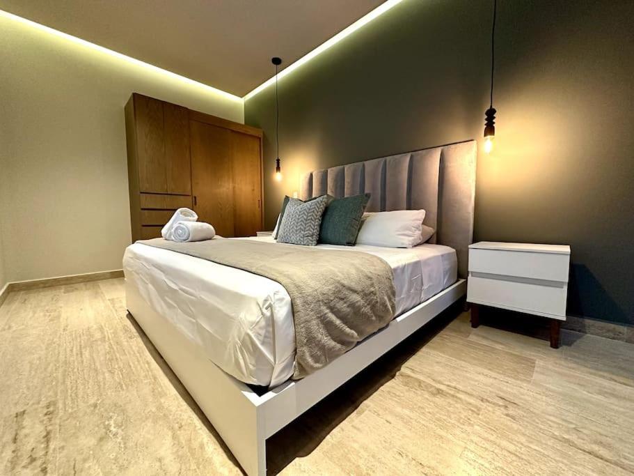 Beautiful Loft with Rooftop Pool, Bar & Views by Solmar Rentals - Ferienwohnung Playa del Carmen