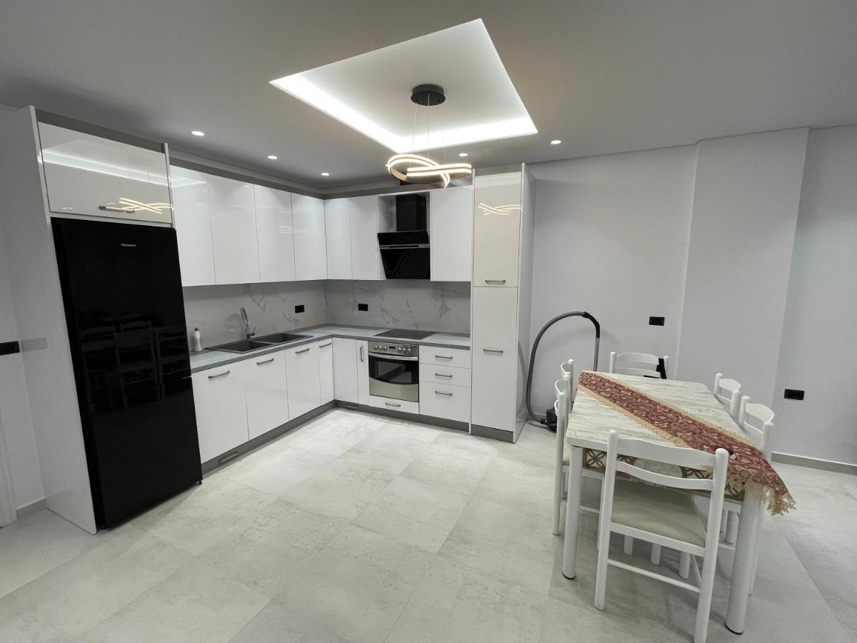 Alpha Lux Apartment - B&B Sarandë