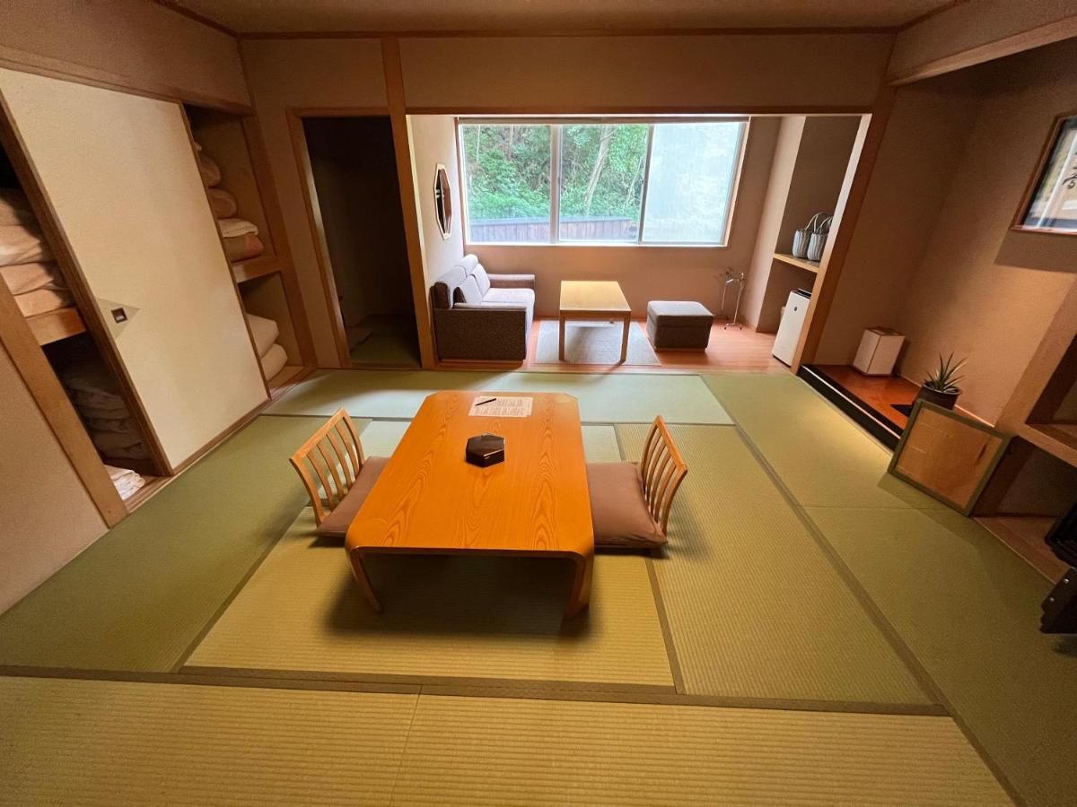 Chambre de Style Japonais avec Salle de Bains Commune