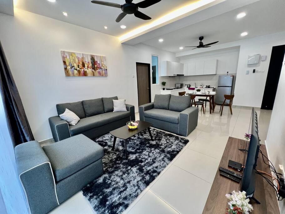 Middle Town Breezy Stay {Novo8} 4pax-Wifi - Chambres d’hôtes