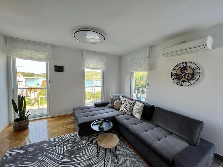 Čarobni apartman s pogledom - Bed and Breakfast Tisno