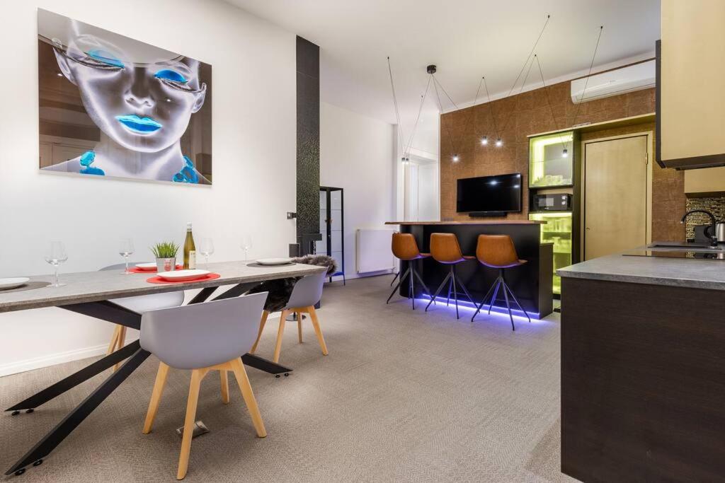 Luxurious apartment in the center (4br/2bathroom) - B&B Budapest