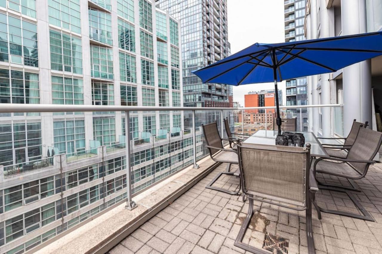 2BR with Parking Terrace and Stunning View of CN Tower - Chambres d’hôtes Toronto