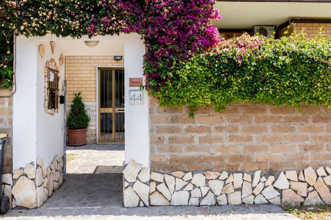 Dual Suites - 4 Posti Letto - Fiumicino Aeroporto e Fiera - Self Check-In - B&B Fiumicino