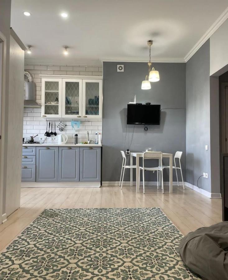 1 room apartment molodaya gvardiya - B&B Bishkek