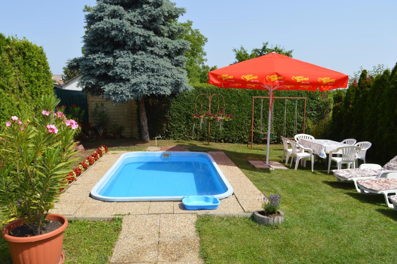 Csepp Nyaralóház medencével - Ferienwohnung Balatonkeresztúr