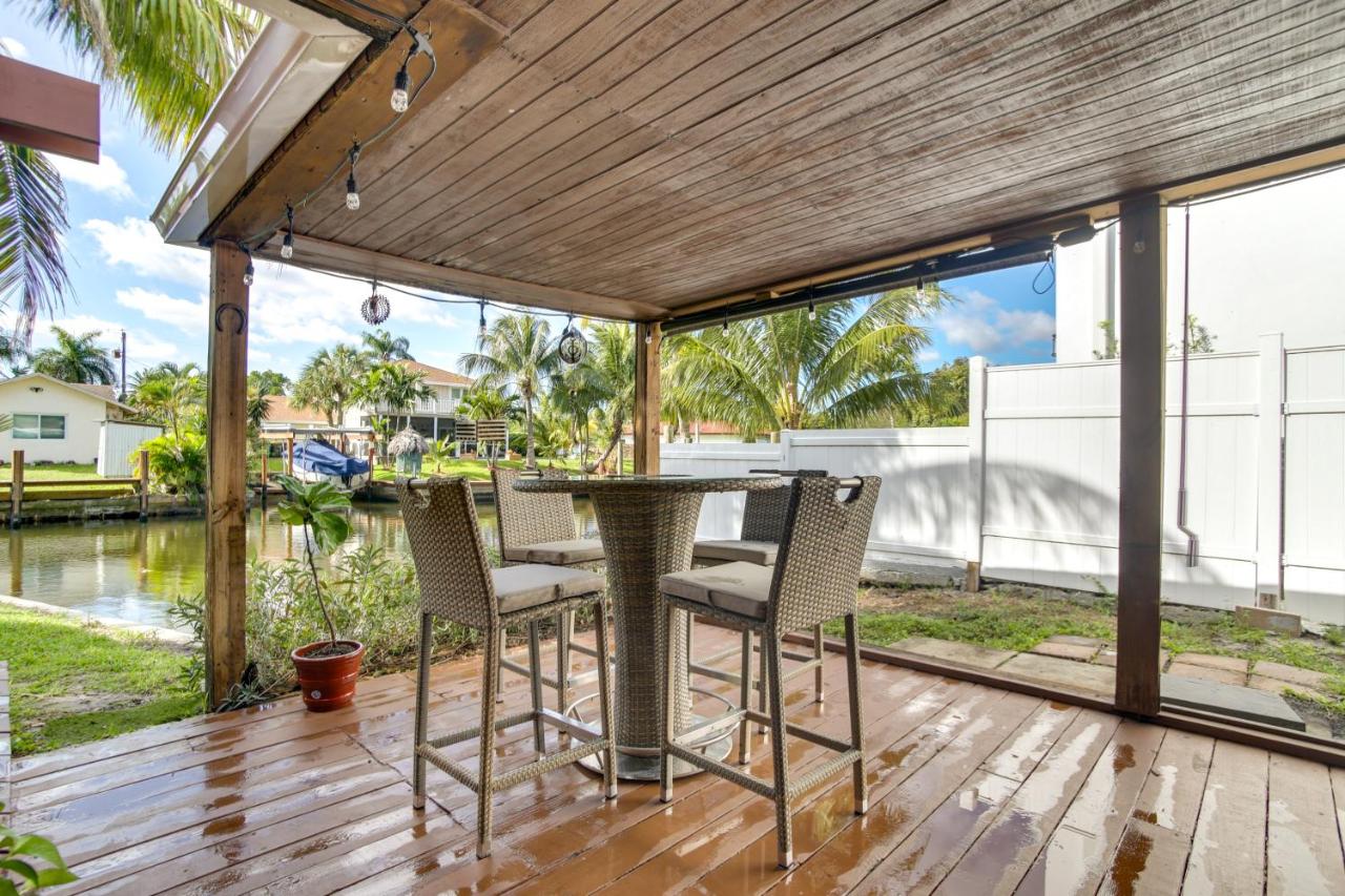 Canal Side Retreat with Dock, By Hollywood Boardwalk - B&B