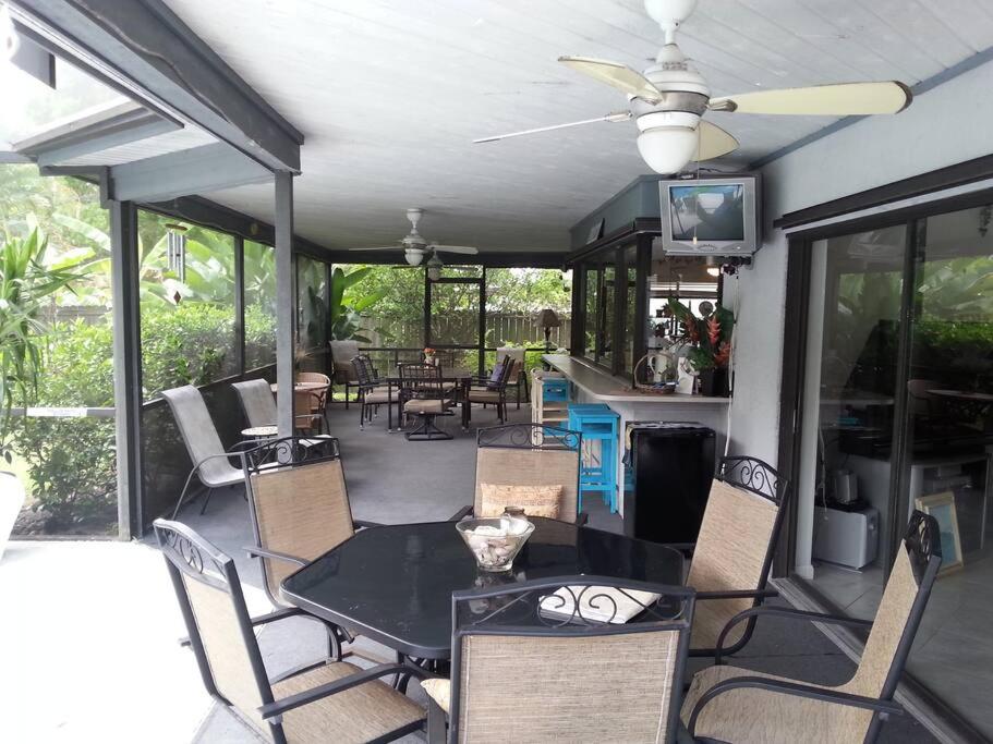 Tropical Paradise 3 bedroom, 2 bath Home w/pool - B&B