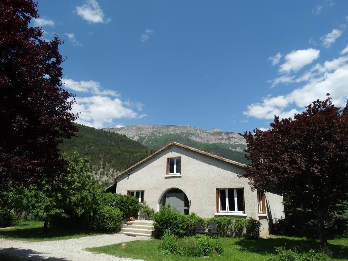 Camera Matrimoniale con Vista Giardino