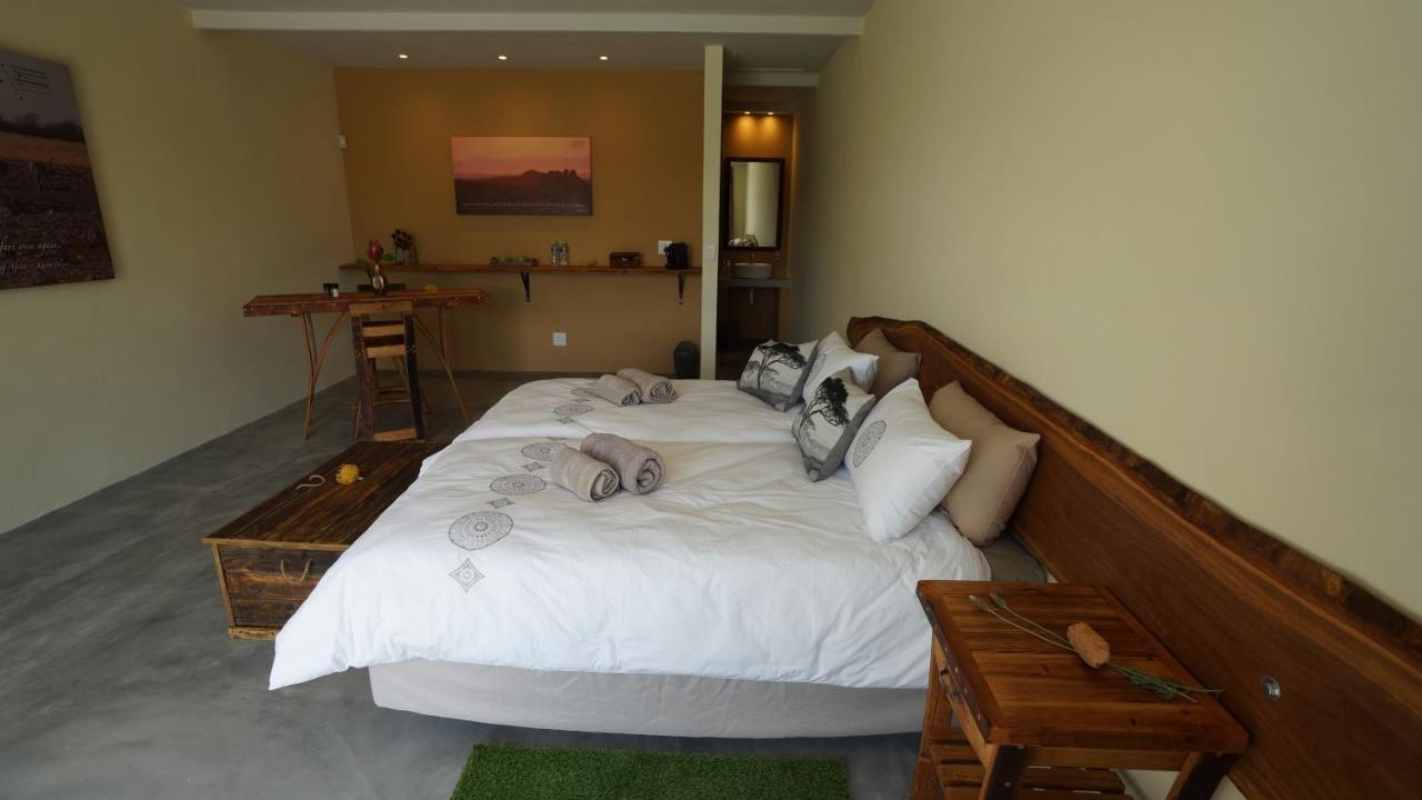 Deluxe Doppel-/Zweibettzimmer mit Poolblick