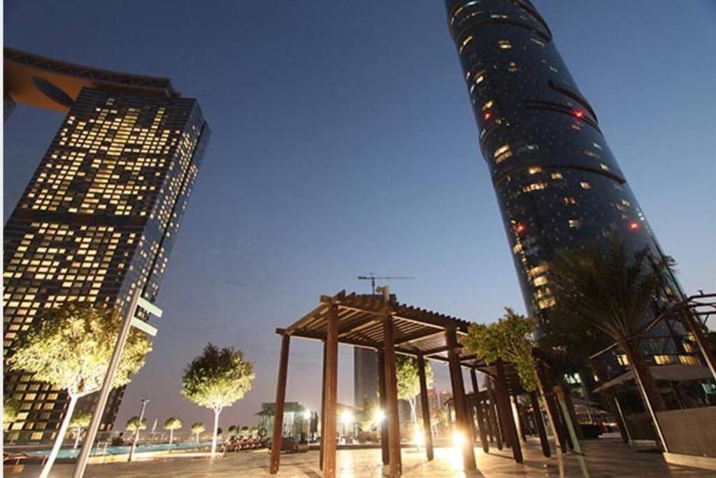 B&B Abu Dhabi - Reem Island 2BHK LUXURY APARTMENT! - Bed and Breakfast Abu Dhabi