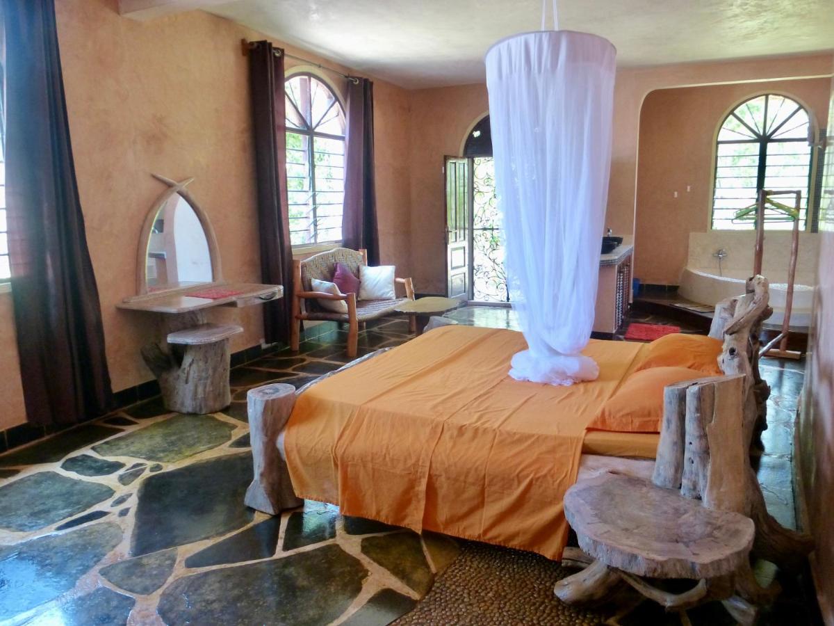 B&B Shimoni - Room in Villa - Dolphin Suite 40 m2 in Villa 560 m2, Indian Ocean View - Bed and Breakfast Shimoni