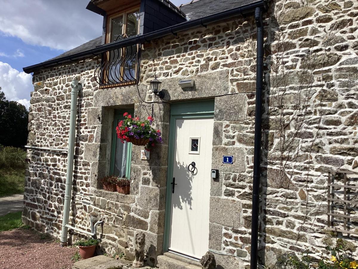 B&B Javron-les-Chapelles - La Petite Fleur - Bed and Breakfast Javron-les-Chapelles