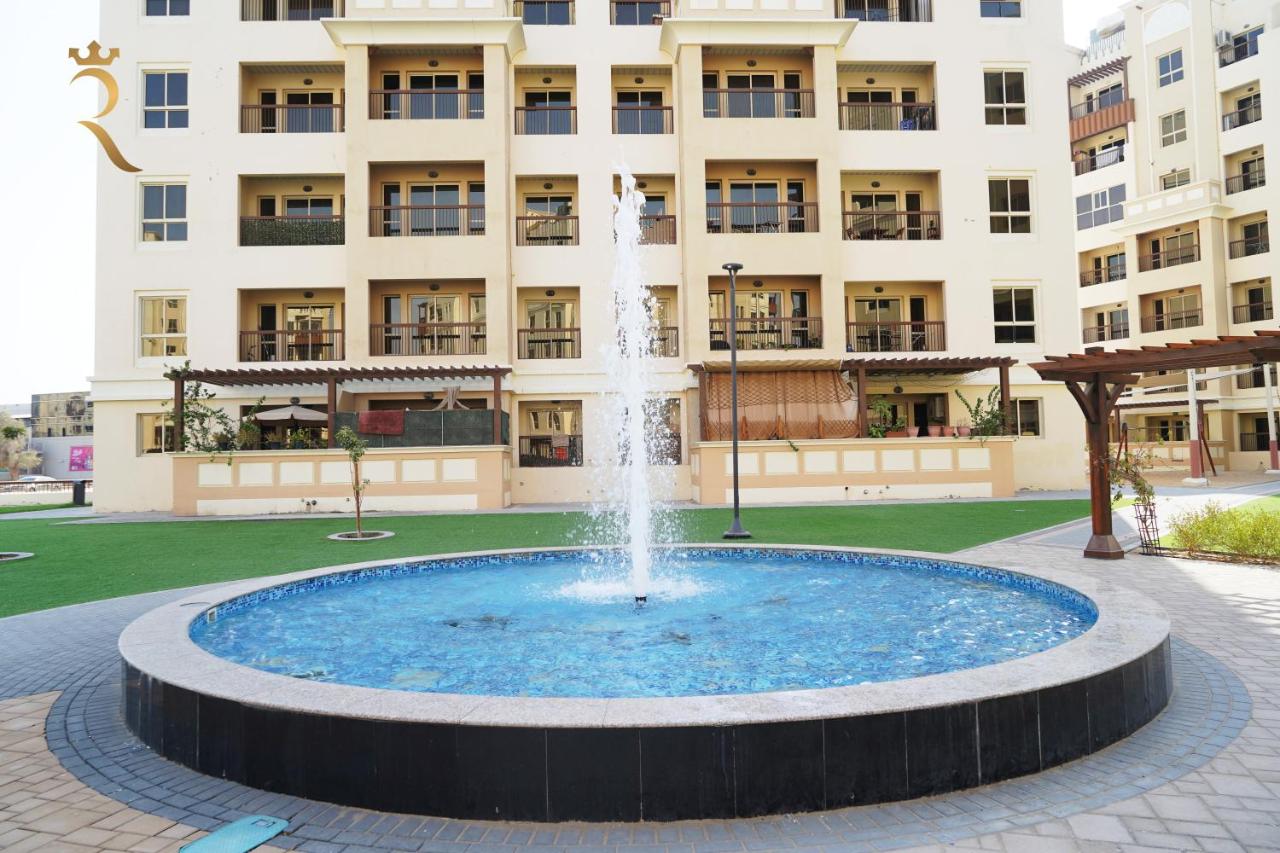 Your Serene Getaway Haven Azure Baniyas 1BR Apartment - Chambres d’hôtes