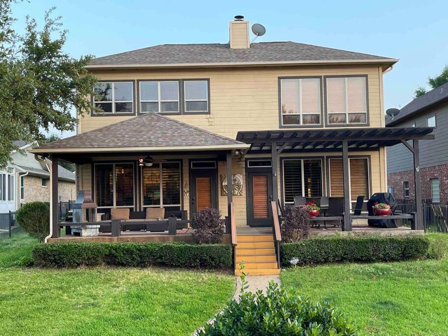 Luxurious, Tranquil, 4BR Lakefront Villa - B&B