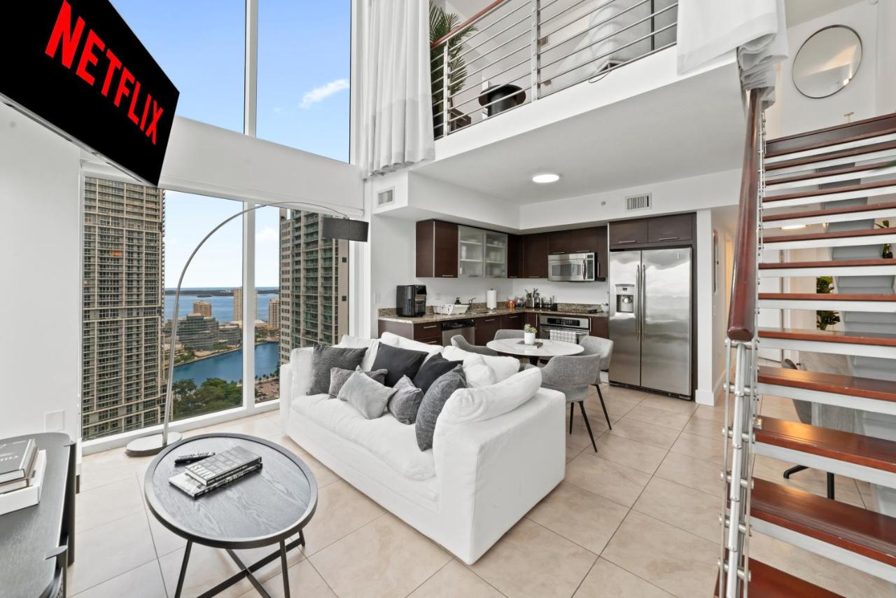 B&B Miami - Skyline Serenity - Brickell On The River 1901 - Bi-Level Loft with Breathtaking Views On The Ocean - Bed and Breakfast Miami