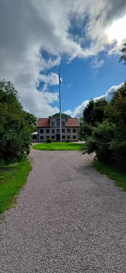 B&B Larv - Sjötorps Säteris 1600-tals Huvudbyggnad - Bed and Breakfast Larv