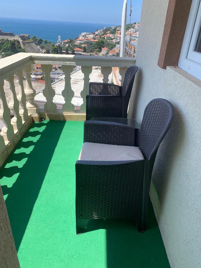 Studio mit Balkon und Meerblick.