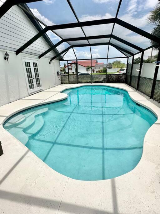 New Modern Oasis in Orlando, Kissimmee, Private pool, near Disney and MCO! - B&B Kissimmee