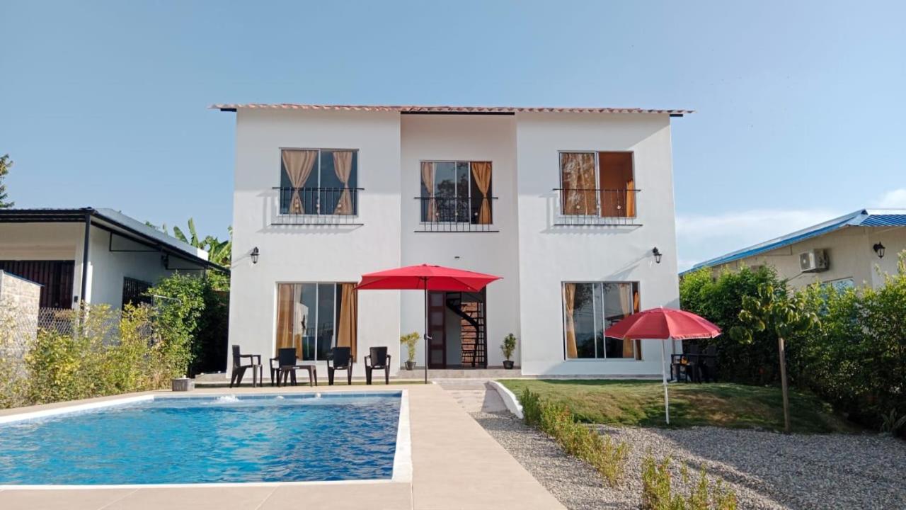 Casa Campestre La Victoria piscina privada, wifi - Bed and Breakfast