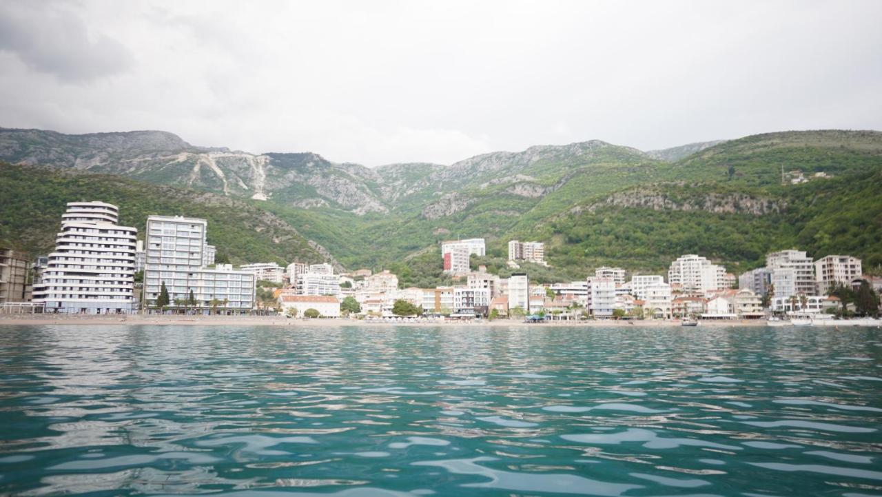 Luxury Frontline Biser Mora Apartment - Chambres d’hôtes Rafajlovići
