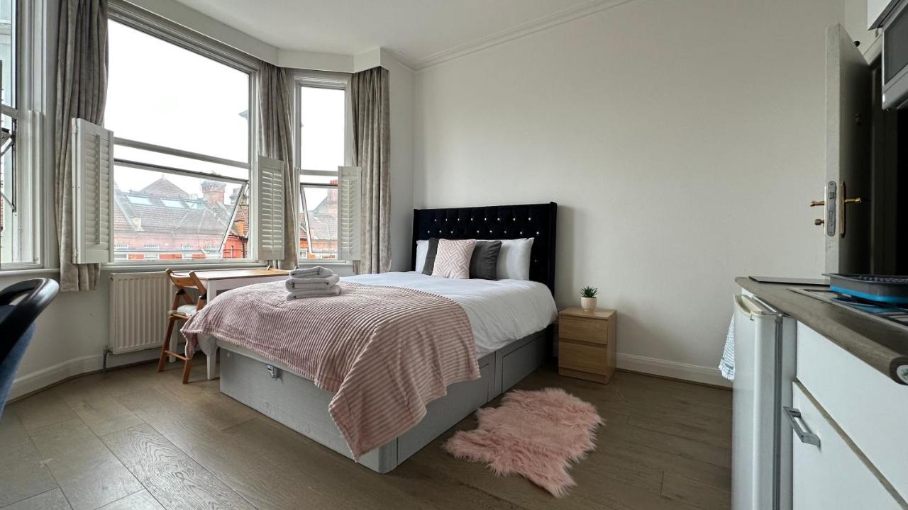 B&B London - Great Studio Sheperds Bush - Bed and Breakfast London