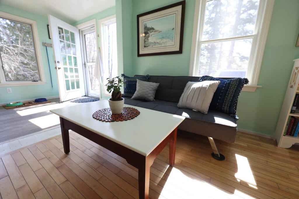 Little House by the Brook - Bed and Breakfast