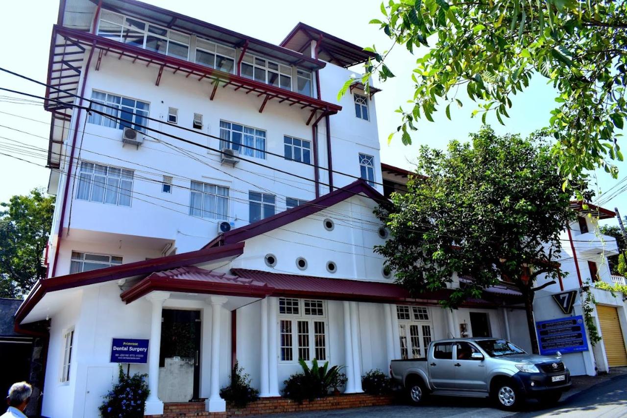 Smile Hub Kandy -Youth Hostel- - Bed and Breakfast