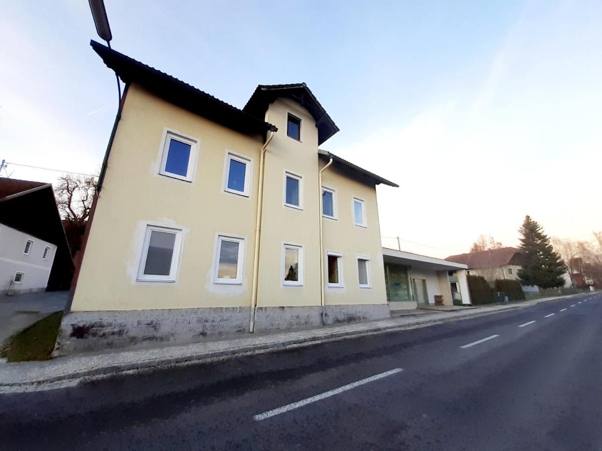 Große Altbauwohnung auf dem Land - B&B Kallham