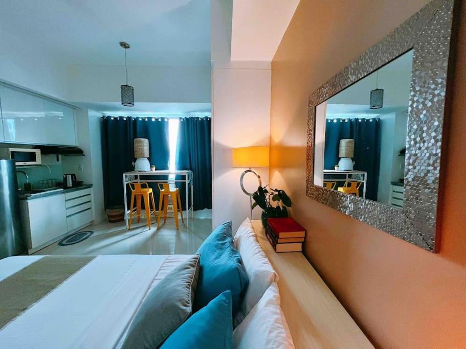 B&B Cebu City - Calyx Residences by Hooga Home 3minutes walk to Ayala Center Cebu - Bed and Breakfast Cebu City