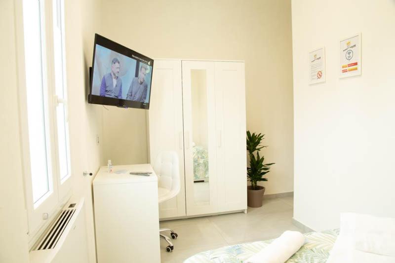 Single Room with Shared Bathroom