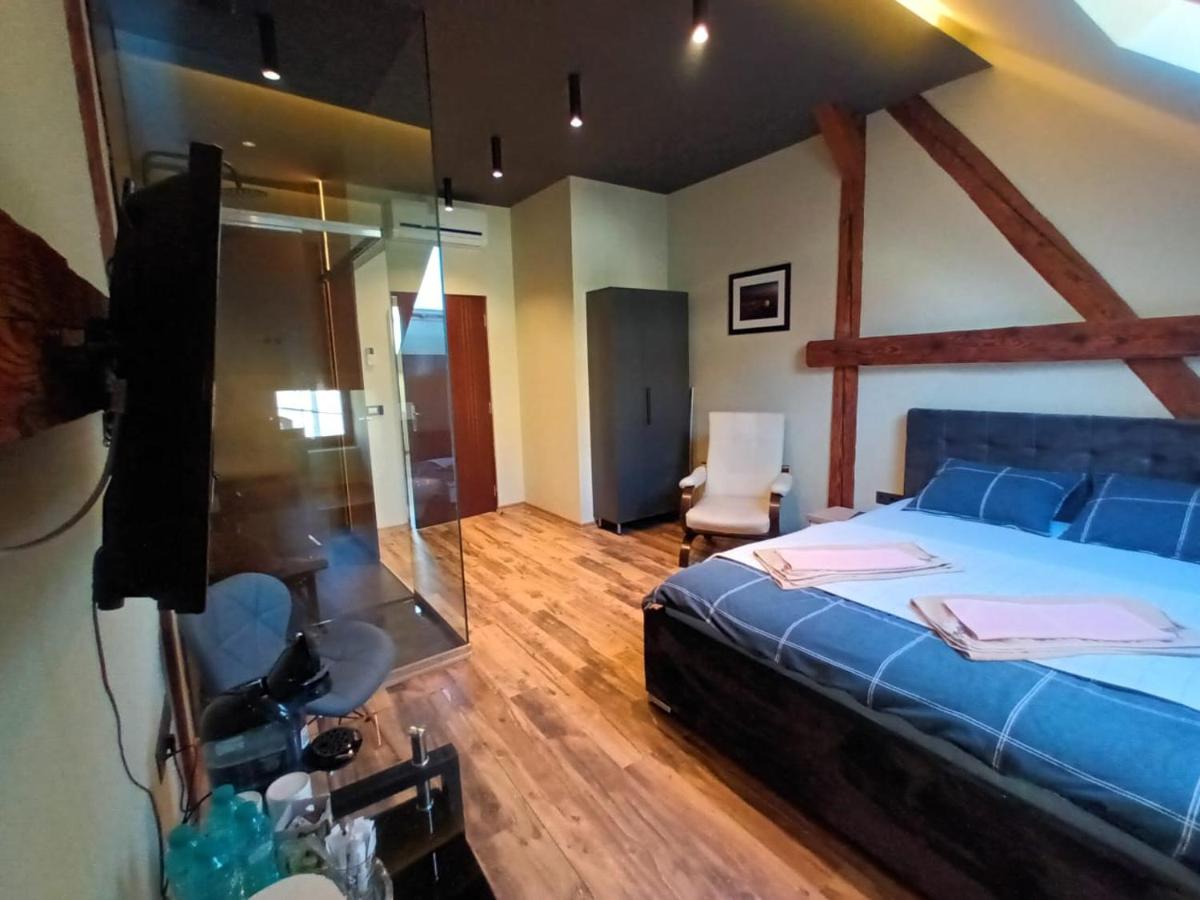 Standard King Room