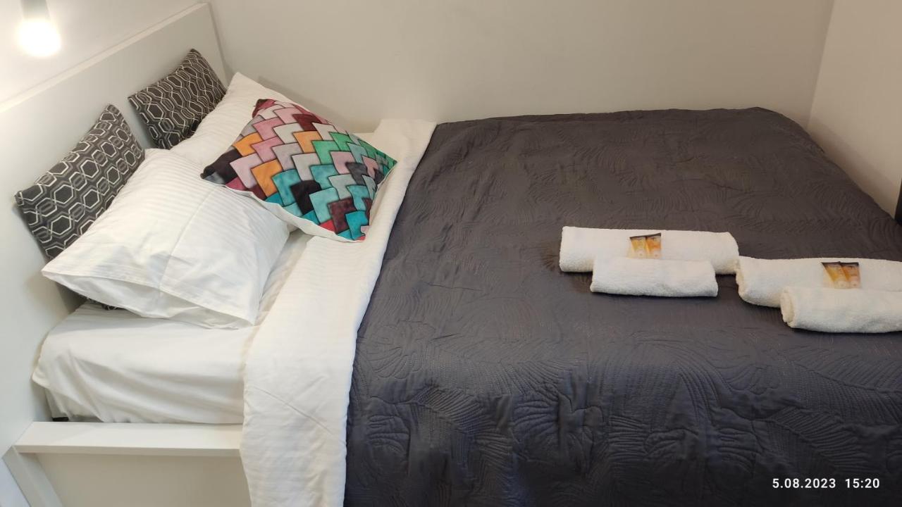 Be my Guest- Fontany Luxury Apartment Metro Wi-Fi free parking zone - B&B Warsaw