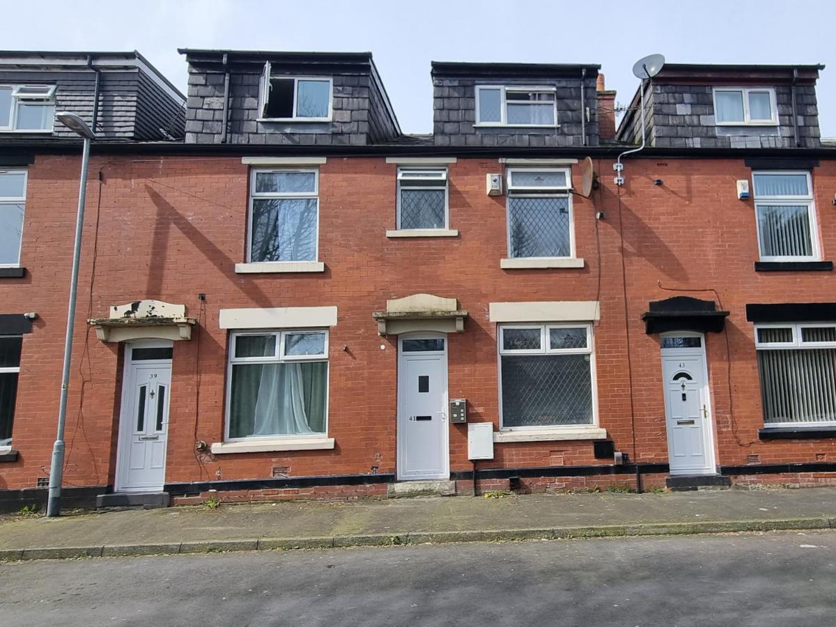 3 Bedroom Spacious House Perfect for Family & Business Short Long-Term Stays Easy Access to Manchester, Oldham, Bury - B&B Rochdale