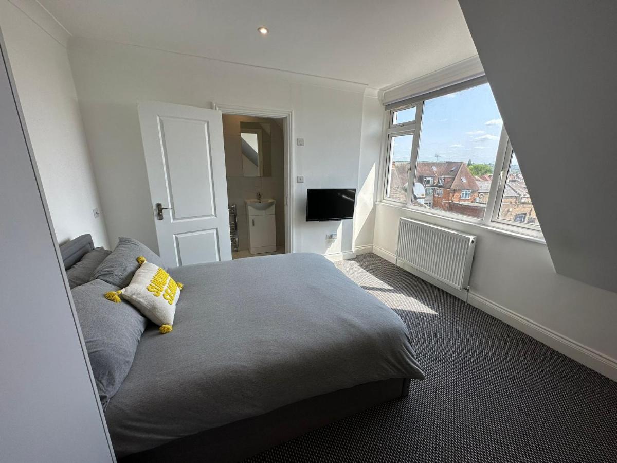 B&B Hendon - Stylish Modern, 1 Bed Flat, 15 Mins To Central London - Bed and Breakfast Hendon