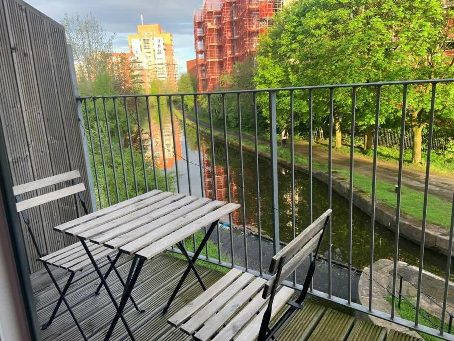 Cityfront Modern Apt Near City Centre/Etihad, Free Parking - B&B
