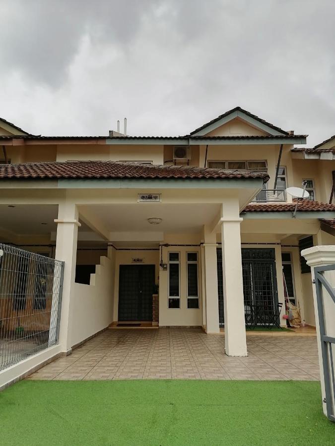 DKAMAR Homestay At Desaru, Fully Aircond, WiFi, Coway, Street View 4 min to Desaru Beach - Ferienwohnung Kangkar Chemaran