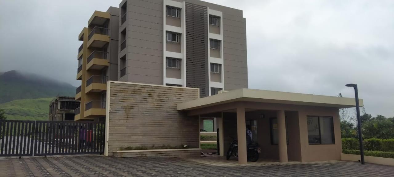 NASHVILLE - Apartment with Modern Amenities - Ferienwohnung Igatpuri