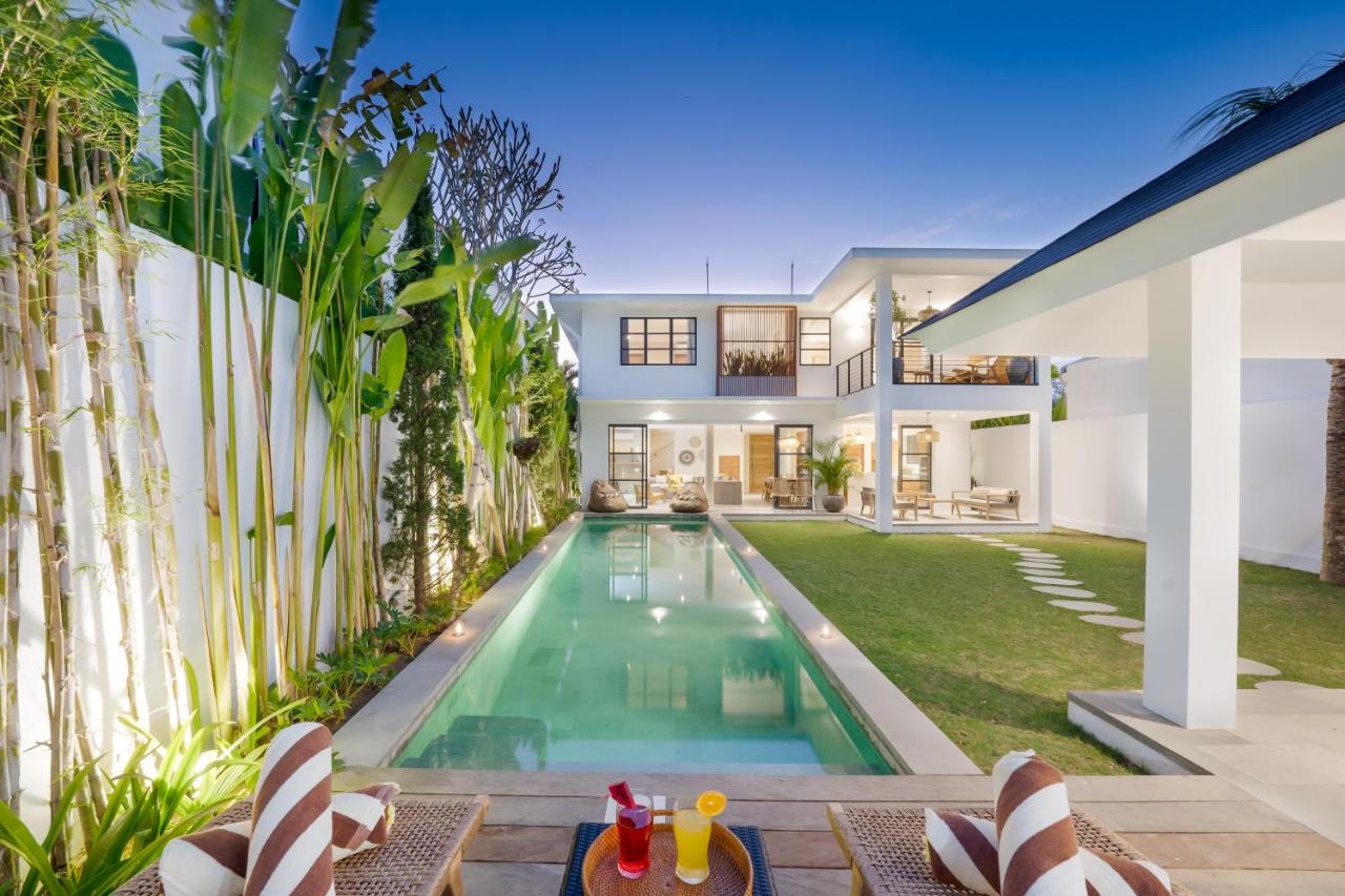 Villa ElyOs Canggu by Nagisa Bali - B&B Canggu