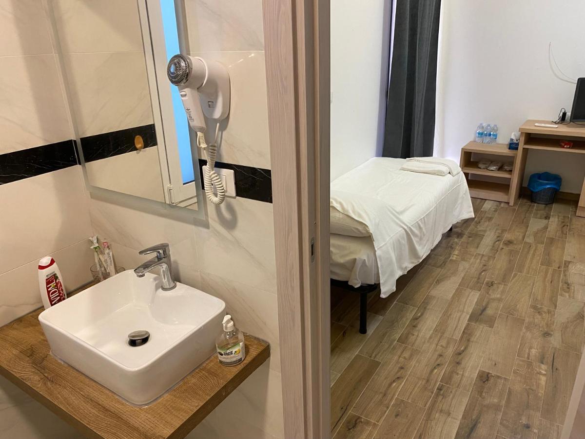 Camera Tripla Basic con Bagno in Comune