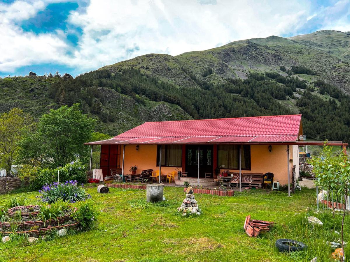 Januka Garden at Sno - Bed and Breakfast St’epants’minda