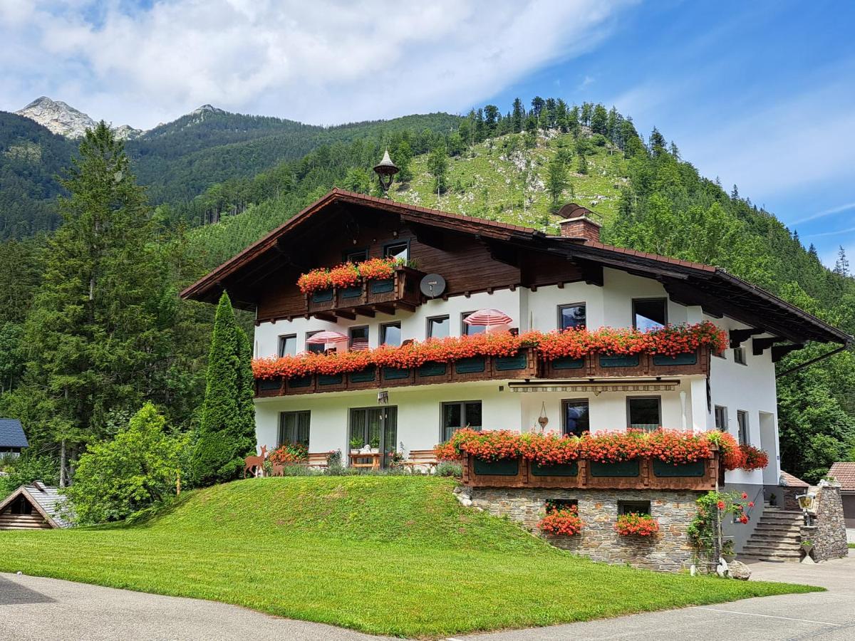 B&B Hinterstoder - Hotel garni Landhaus Bürtlmair - Bed and Breakfast Hinterstoder