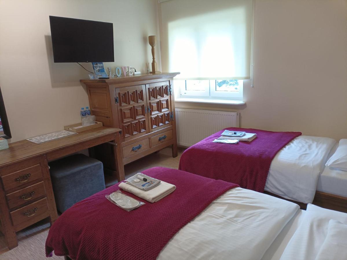 Camera Matrimoniale con Bagno in Comune 